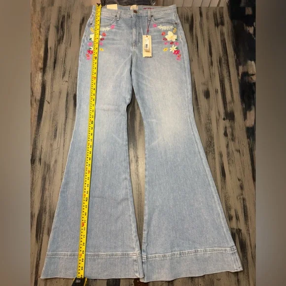 Alice + Olivia "Beautiful" High-Rise Bell Bottom Jeans - Floral Embroidered NWT - Picture 9 of 16